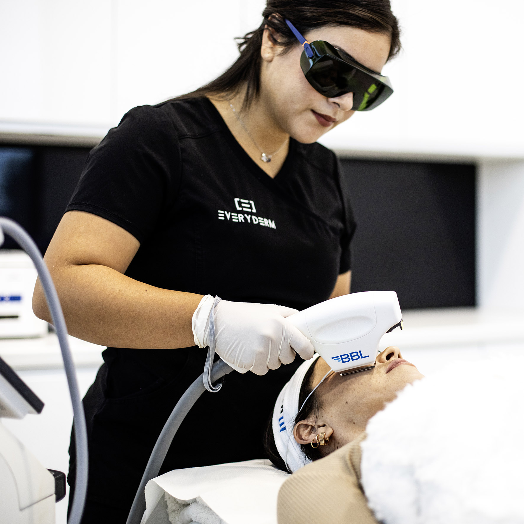 BBL treatment being performed at Everyderm Dublin